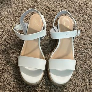 Tommy Bahama white wedges